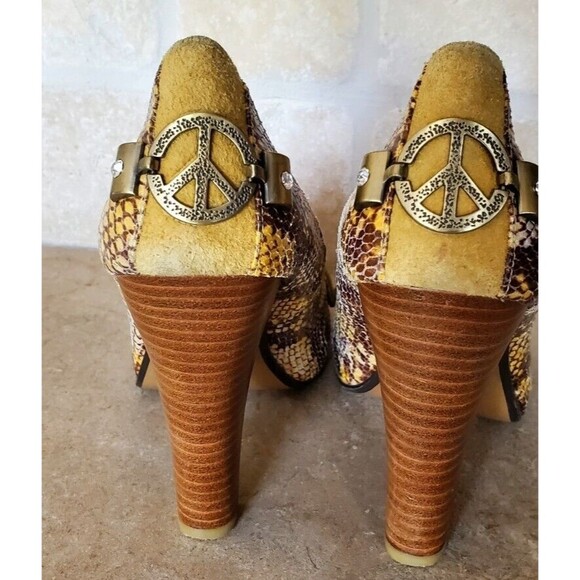 Naughty Monkey Leather Suede Pumps Peep Toe W/Chains Peace Sign Heels Sz 7 Cute! - Picture 3 of 9